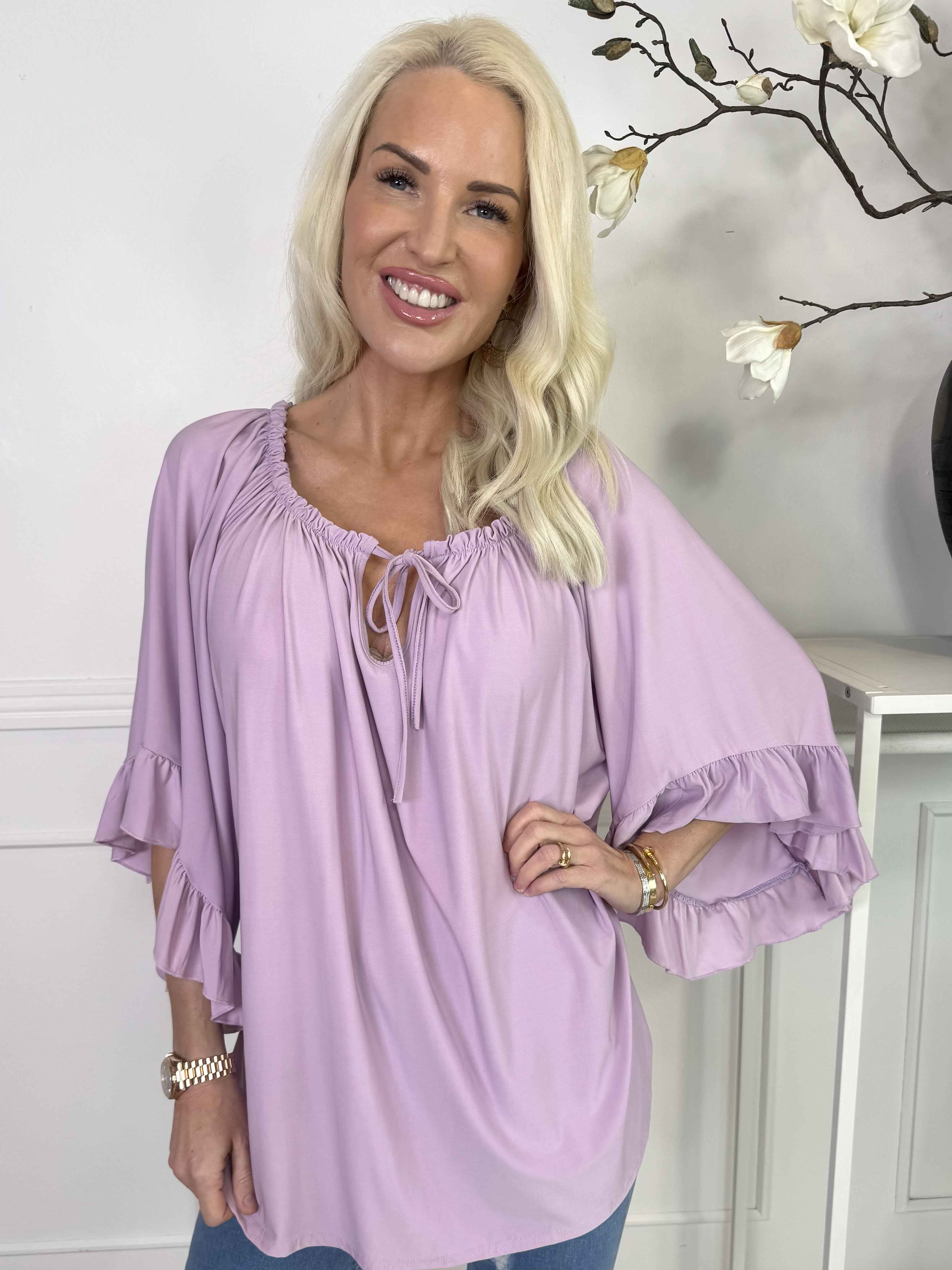 Anneli - Söt elastisk tunika med volangärmar